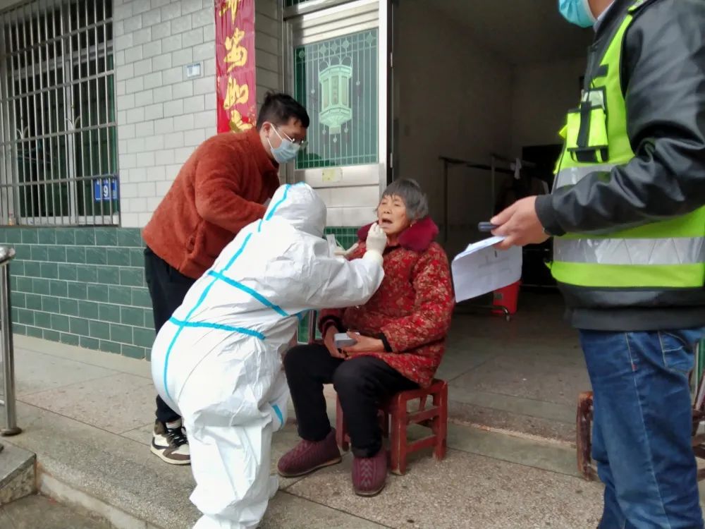 家家入户，核酸检测应检尽检.jpg